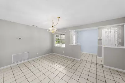 7002 Applewood Court, Tampa, FL 33615 - Photo 9