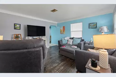 2311 35th Street S, Saint Petersburg, FL 33711 - Photo 3