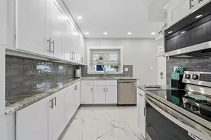 6061 2nd St E, Saint Petersburg, FL 33706 - Photo 9