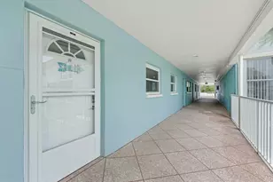 6061 2nd St E, Saint Petersburg, FL 33706 - Photo 3