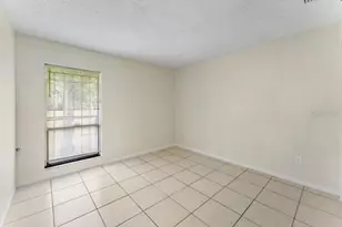 918 Otto Villa Pl, Tampa, FL 33612 - Photo 9