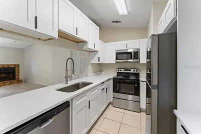 918 Otto Villa Place #9, Tampa, FL 33612 - Photo 3
