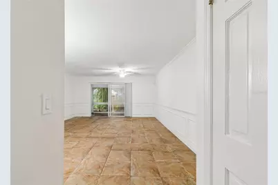 10387 Carrollwood Lane #303, Tampa, FL 33618 - Photo 9