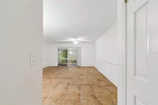 10387 Carrollwood Ln, Tampa, FL 33618 - Photo 9