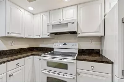 10387 Carrollwood Lane #303, Tampa, FL 33618 - Photo 5
