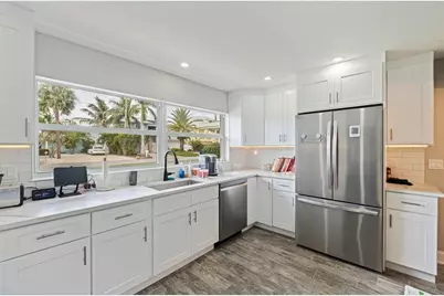 7073 S Shore Drive S, Saint Petersburg, FL 33707 - Photo 11