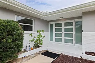 7073 S Shore Dr S, Saint Petersburg, FL 33707 - Photo 3