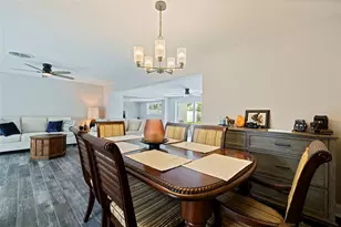 7073 S Shore Dr S, Saint Petersburg, FL 33707 - Photo 9
