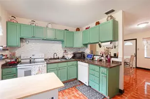 3040 Strawberry Ln, Lakeland, FL 33801 - Photo 9