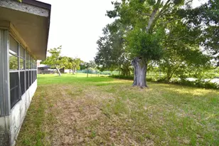 704 Lemonwood Dr, Oldsmar, FL 34677 - Photo 23