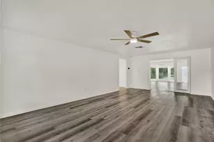 5995 Blossom Lake Dr, Seminole, FL 33772 - Photo 5