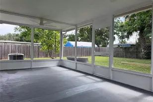 10909 N 14th St, Tampa, FL 33612 - Photo 11