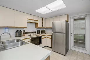 2208 Fletchers Point Cir, Tampa, FL 33613 - Photo 13