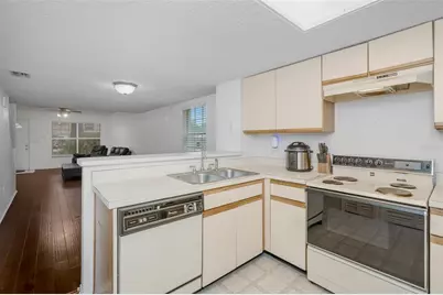 2208 Fletchers Point Circle, Tampa, FL 33613 - Photo 15