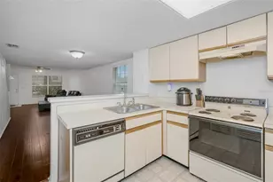 2208 Fletchers Point Cir, Tampa, FL 33613 - Photo 15