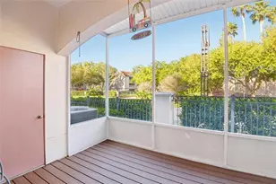 300 Valencia Cir, Saint Petersburg, FL 33716 - Photo 11