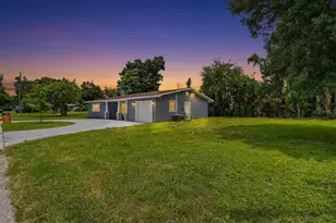2700 12th St S, Saint Petersburg, FL 33705 - Photo 27