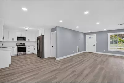 2700 12th Street S, Saint Petersburg, FL 33705 - Photo 5