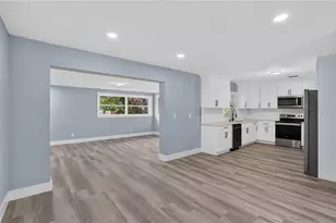 2700 12th St S, Saint Petersburg, FL 33705 - Photo 7