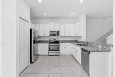 10398 Trumpet Honeysuckle Way, San Antonio, FL 33576 - Photo 7