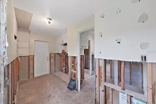 2371 7th St S, Saint Petersburg, FL 33705 - Photo 19