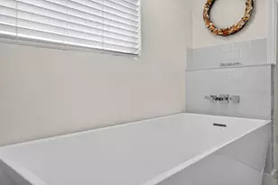 4601 S Clark Ave, Tampa, FL 33611 - Photo 21