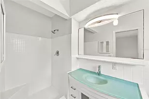 1342 Snell Isle Blvd NE, Saint Petersburg, FL 33704 - Photo 15