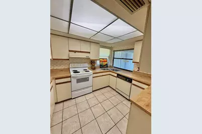 3112 Vivienda Boulevard, Bradenton, FL 34207 - Photo 13