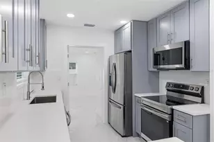2535 19th St S, Saint Petersburg, FL 33712 - Photo 13