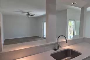 507 Plaza Seville Ct, Saint Petersburg, FL 33706 - Photo 13
