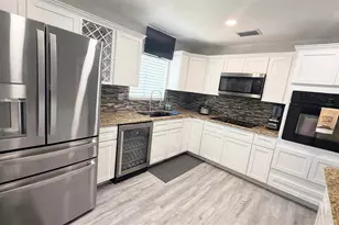 7102 Hollowell Dr, Tampa, FL 33634 - Photo 11