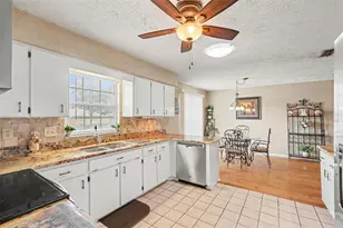 5623 Carie Ct, Zephyrhills, FL 33542 - Photo 13