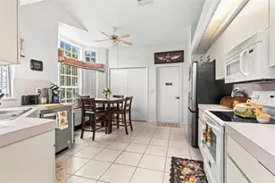 9288 New Orleans Dr, Weeki Wachee, FL 34613 - Photo 5