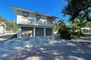 1601 11th St N, Saint Petersburg, FL 33704 - Photo 1