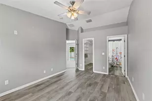 560 Robin Hill Cir, Brandon, FL 33510 - Photo 23