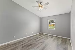 560 Robin Hill Cir, Brandon, FL 33510 - Photo 23