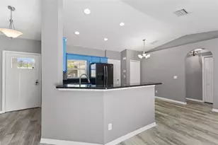 560 Robin Hill Cir, Brandon, FL 33510 - Photo 5
