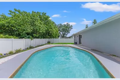 560 Robin Hill Circle, Brandon, FL 33510 - Photo 29