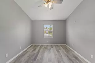 560 Robin Hill Cir, Brandon, FL 33510 - Photo 21