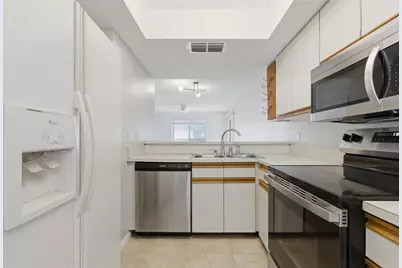 2701 Countryside Boulevard #102, Clearwater, FL 33761 - Photo 9