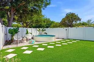 1134 Meadowlawn Dr N, Saint Petersburg, FL 33702 - Photo 3