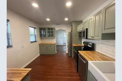 4221 Burlington Avenue N, Saint Petersburg, FL 33713 - Photo 9