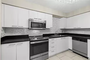 701 Mirror Lake Dr N, Saint Petersburg, FL 33701 - Photo 13