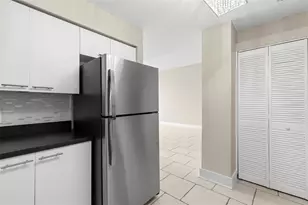 701 Mirror Lake Dr N, Saint Petersburg, FL 33701 - Photo 17