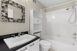 701 Mirror Lake Dr N, Saint Petersburg, FL 33701 - Photo 25