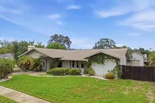 1221 E Lime St, Tarpon Springs, FL 34689 - Photo 3