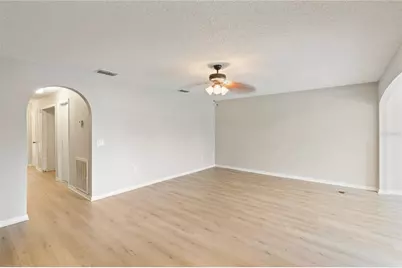 4617 Ashburn Square Drive, Tampa, FL 33610 - Photo 9