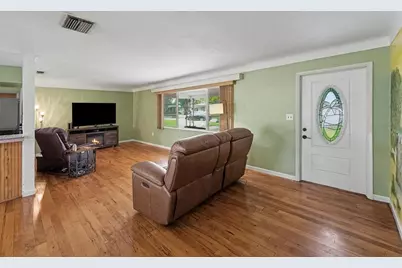 6026 44th Avenue N, Kenneth City, FL 33709 - Photo 3