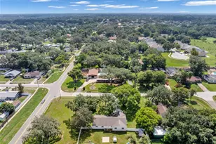 1002 Kay Jean Dr, Valrico, FL 33594 - Photo 9