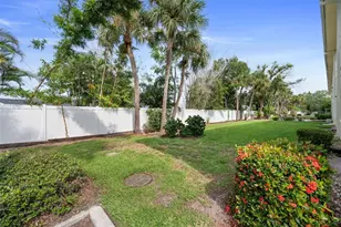 4780 Cove Circle St, Saint Petersburg, FL 33708 - Photo 9